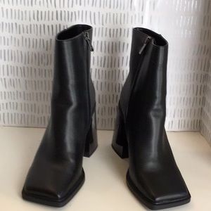 Circus by Sam Edelman ankle boots